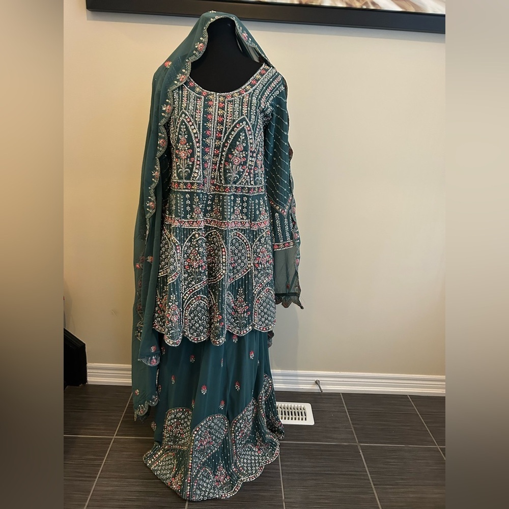 🌿 Teal Green Embellished Lehenga Set - Picture 2 of 14